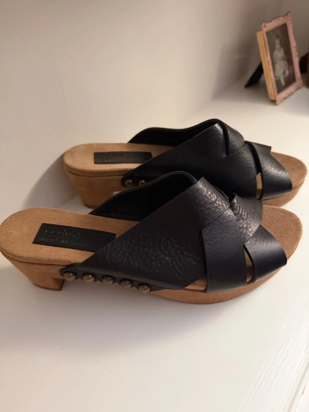 N/A comfortable black